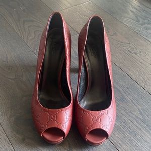 Gorgeous deep rust coloured Gucci GG peep toe heels Size 38.5
